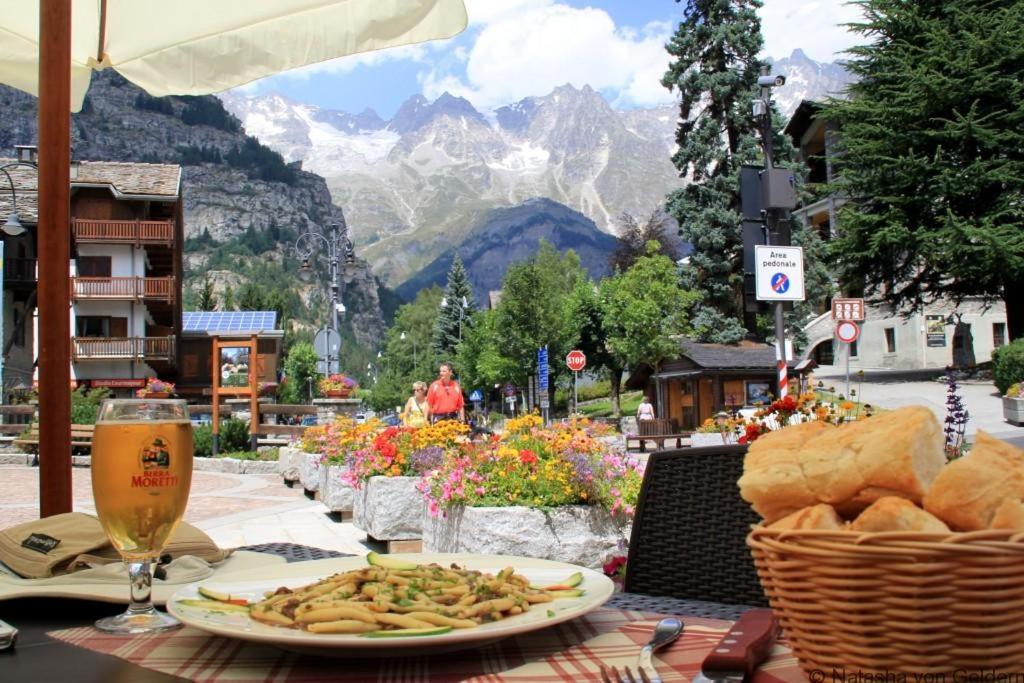 La Maison Des Guides - Trilocale A 500 Mt Dalle Piste Di Dolonne Courmayeur Esterno foto